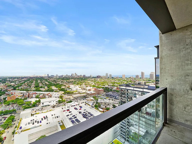 860 W Blackhawk Street Unit: 2804