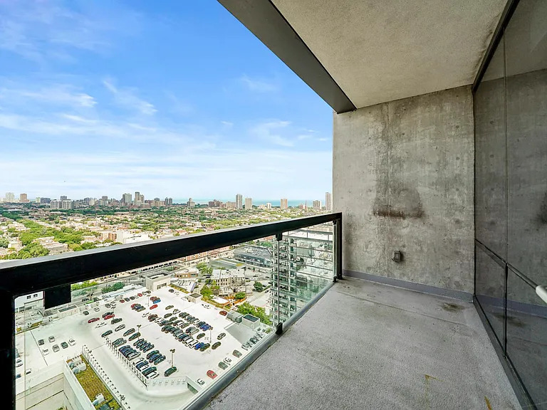 860 W Blackhawk Street Unit: 2804