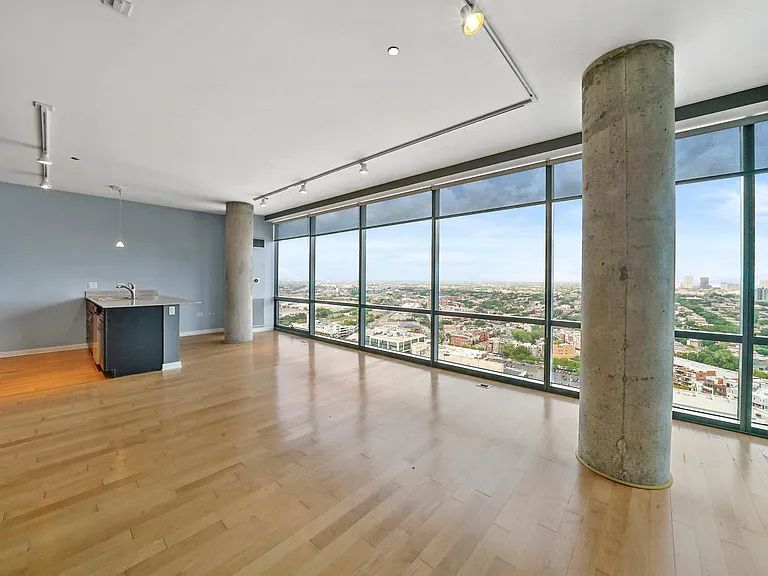 860 W Blackhawk Street Unit: 2804