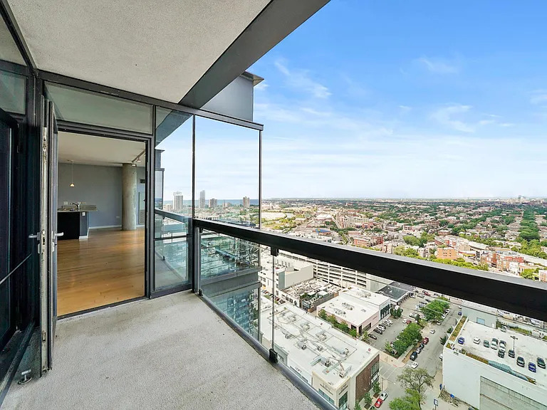 860 W Blackhawk Street Unit: 2804
