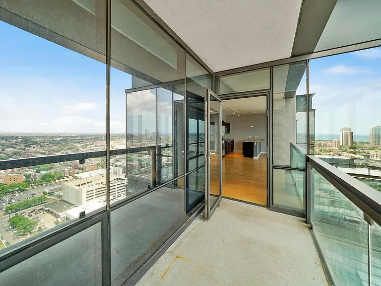 860 W Blackhawk Street Unit: 2804