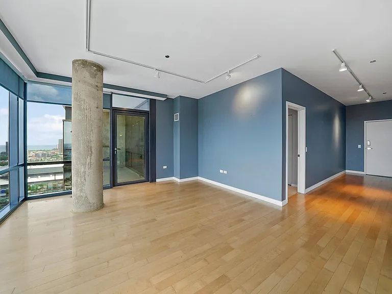 860 W Blackhawk Street Unit: 2804