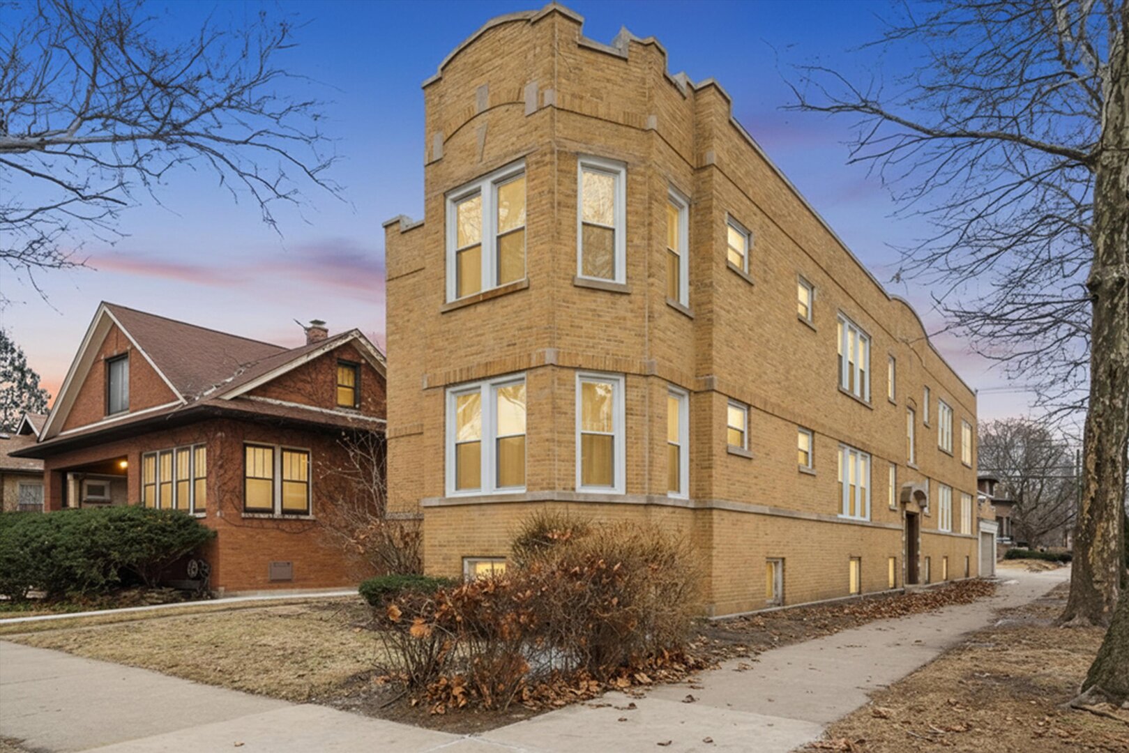 6938 N Campbell Avenue Unit: 2