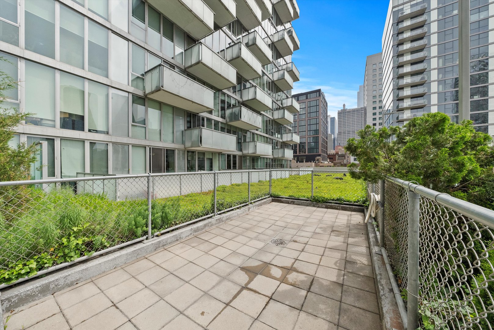 659 W RANDOLPH Street Unit: 902