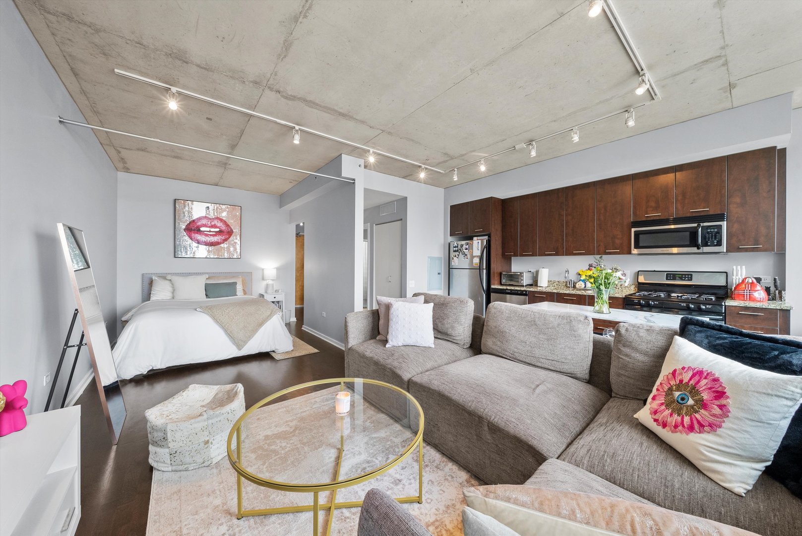 659 W RANDOLPH Street Unit: 902