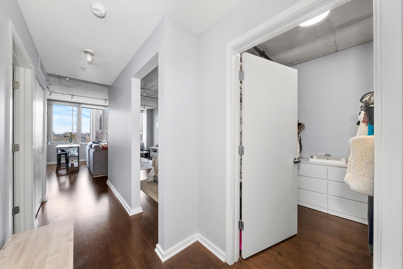 659 W RANDOLPH Street Unit: 902
