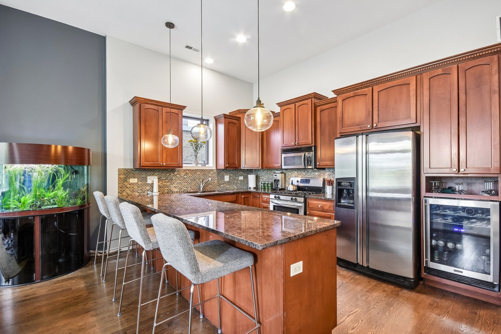 1326 W Grenshaw Street Unit: 3