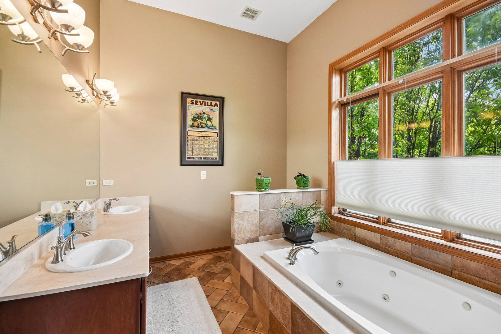 1326 W Grenshaw Street Unit: 3