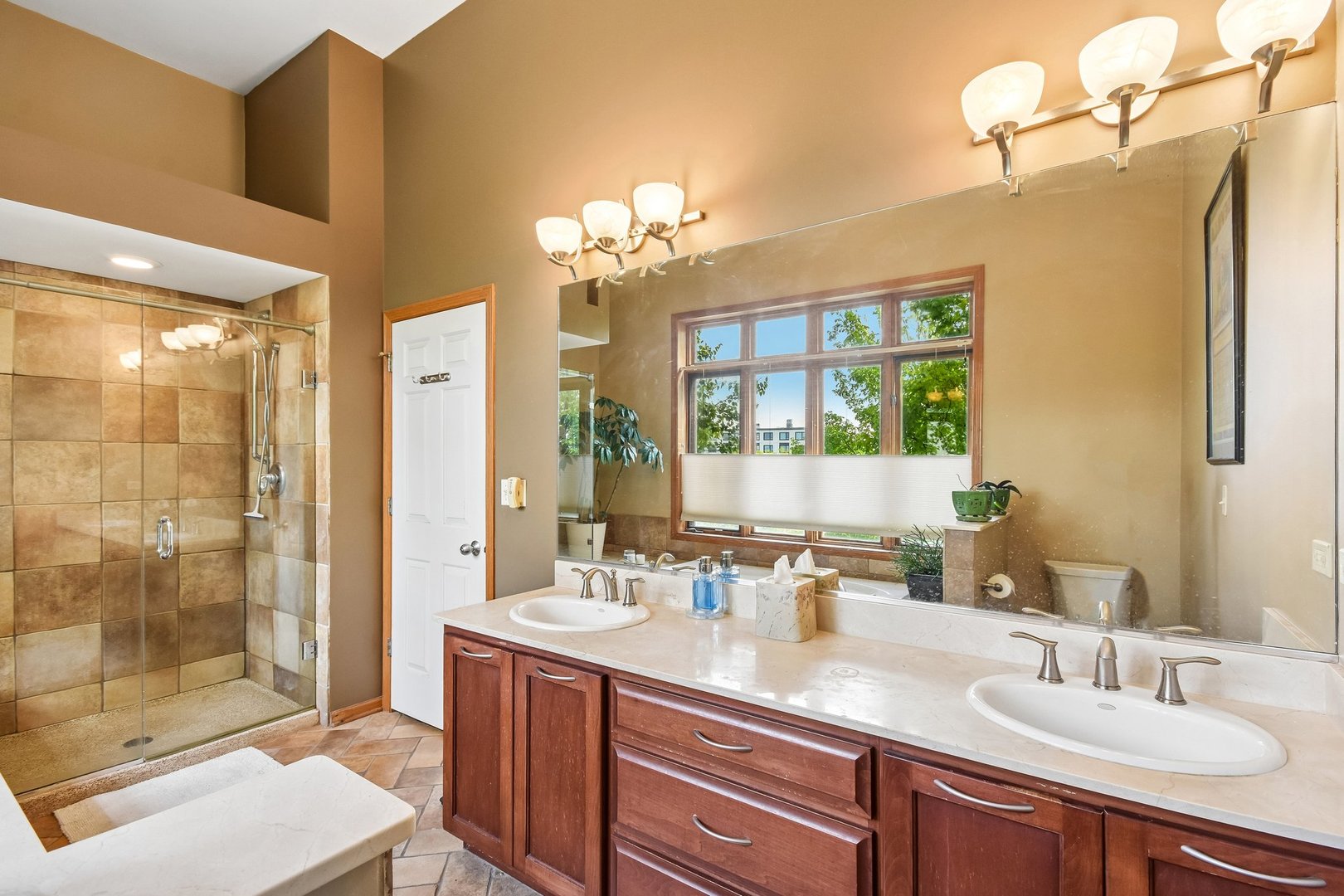 1326 W Grenshaw Street Unit: 3