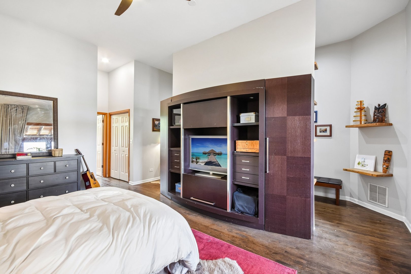 1326 W Grenshaw Street Unit: 3