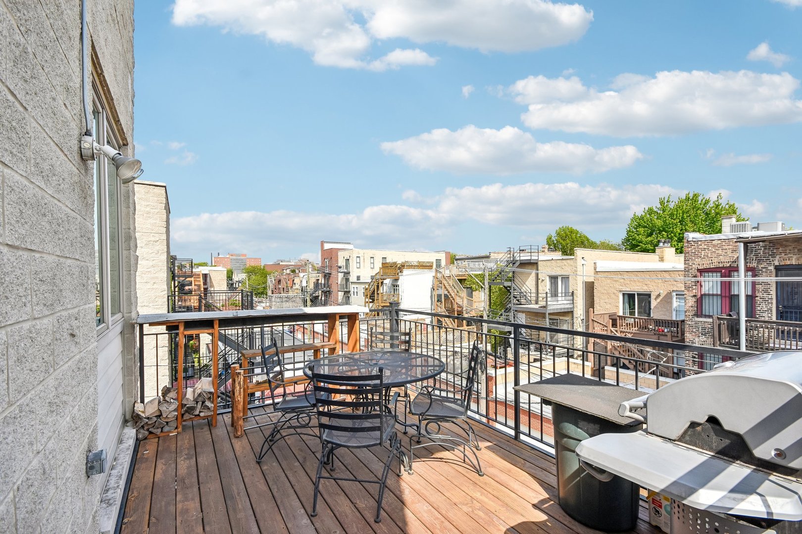 1326 W Grenshaw Street Unit: 3