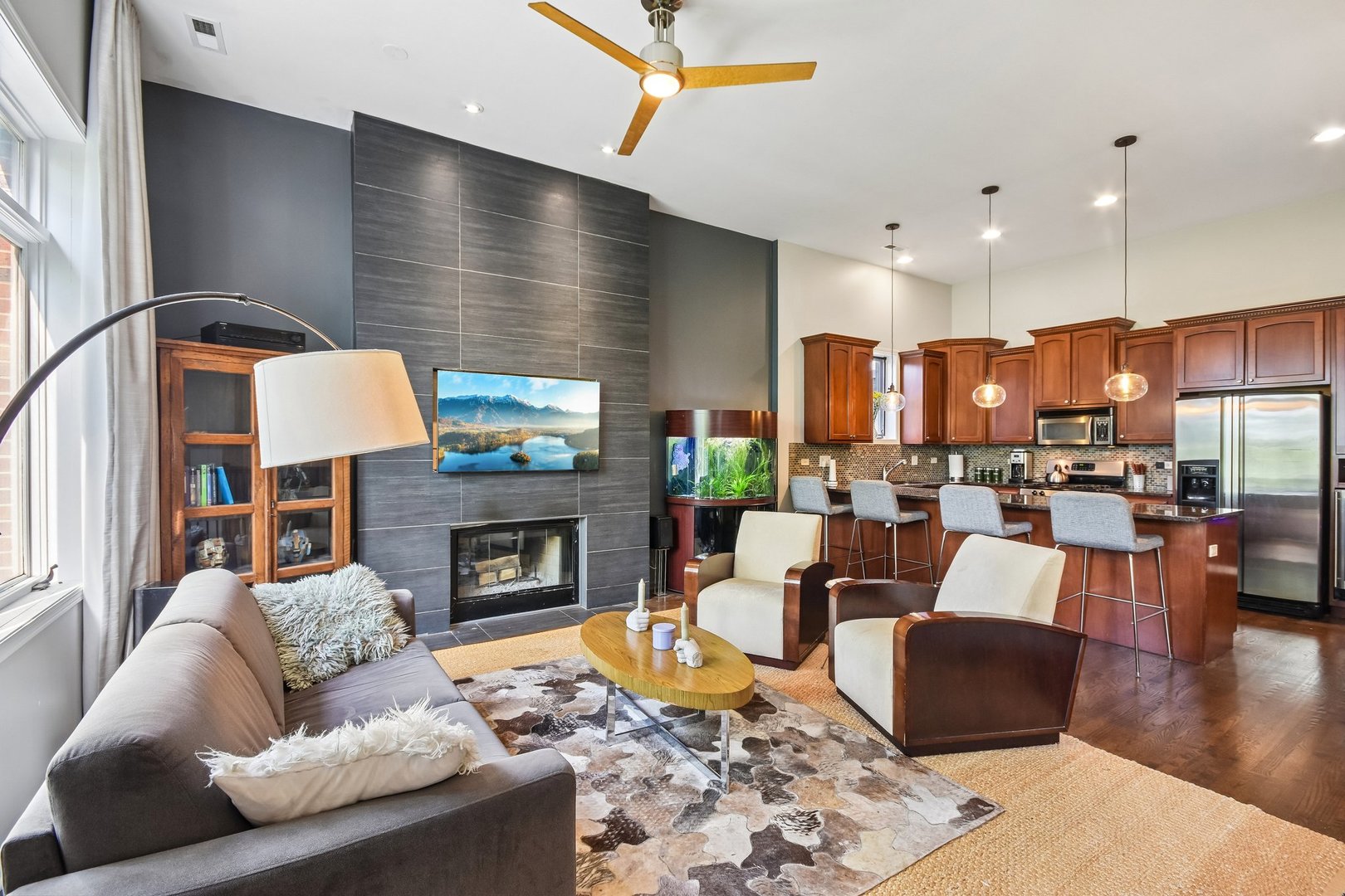 1326 W Grenshaw Street Unit: 3