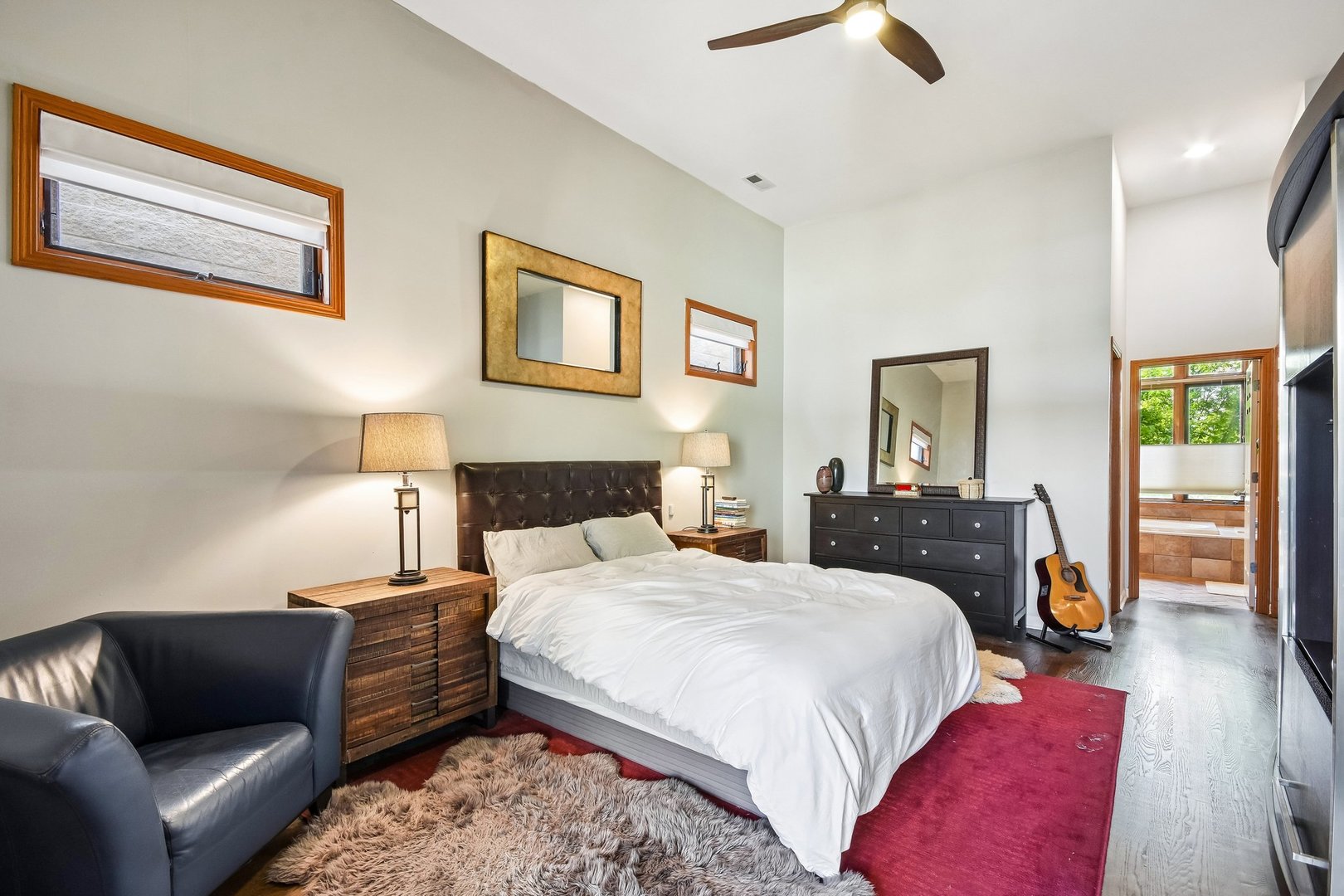 1326 W Grenshaw Street Unit: 3