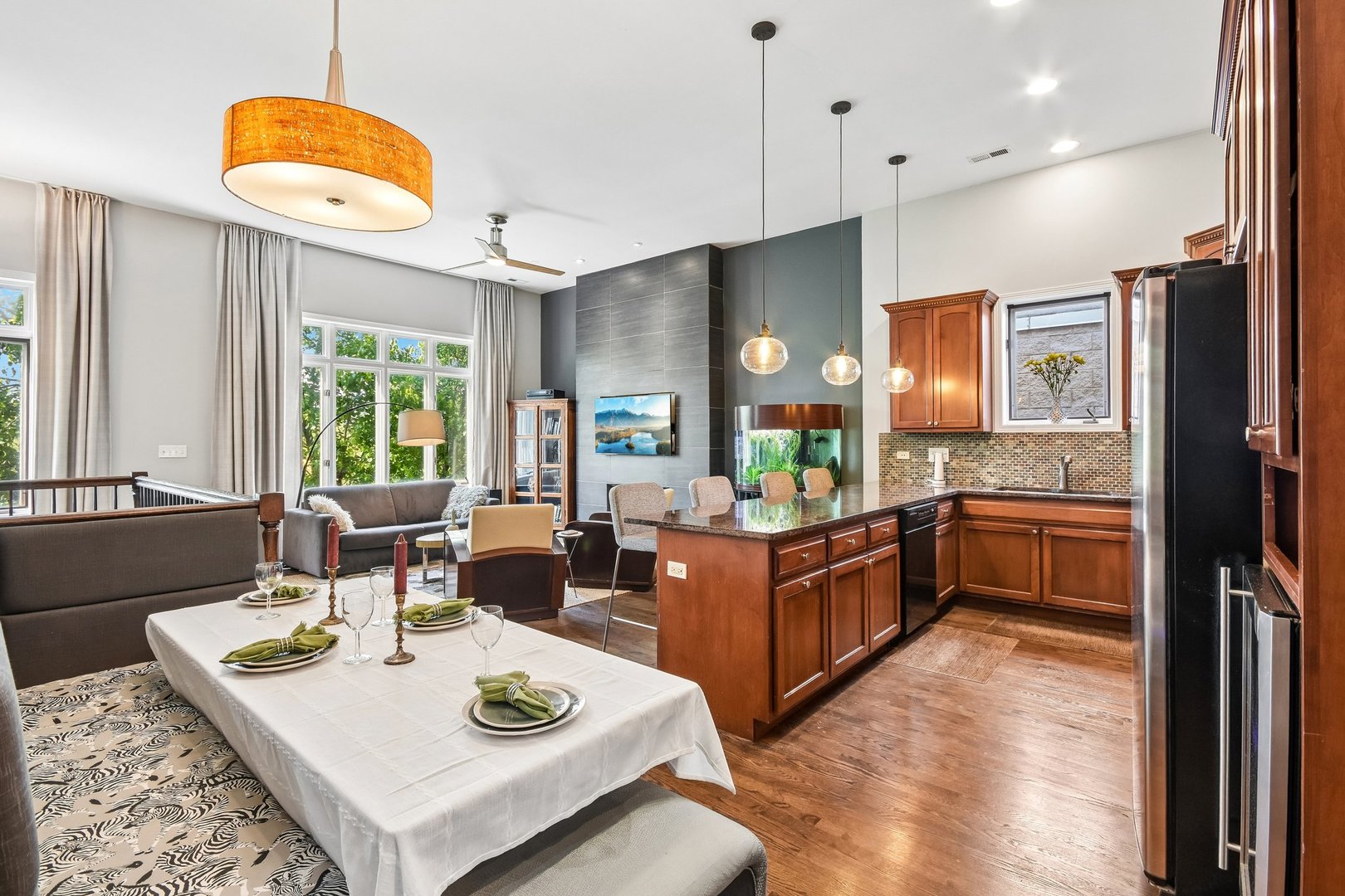 1326 W Grenshaw Street Unit: 3