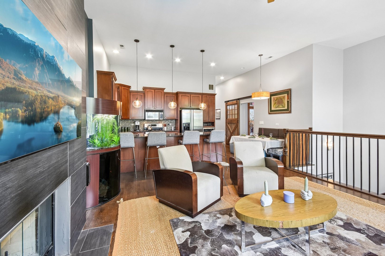 1326 W Grenshaw Street Unit: 3