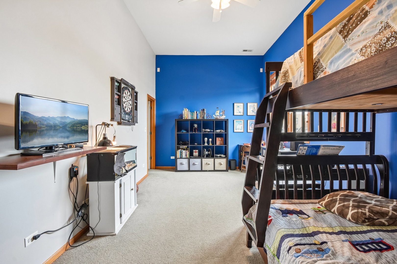 1326 W Grenshaw Street Unit: 3