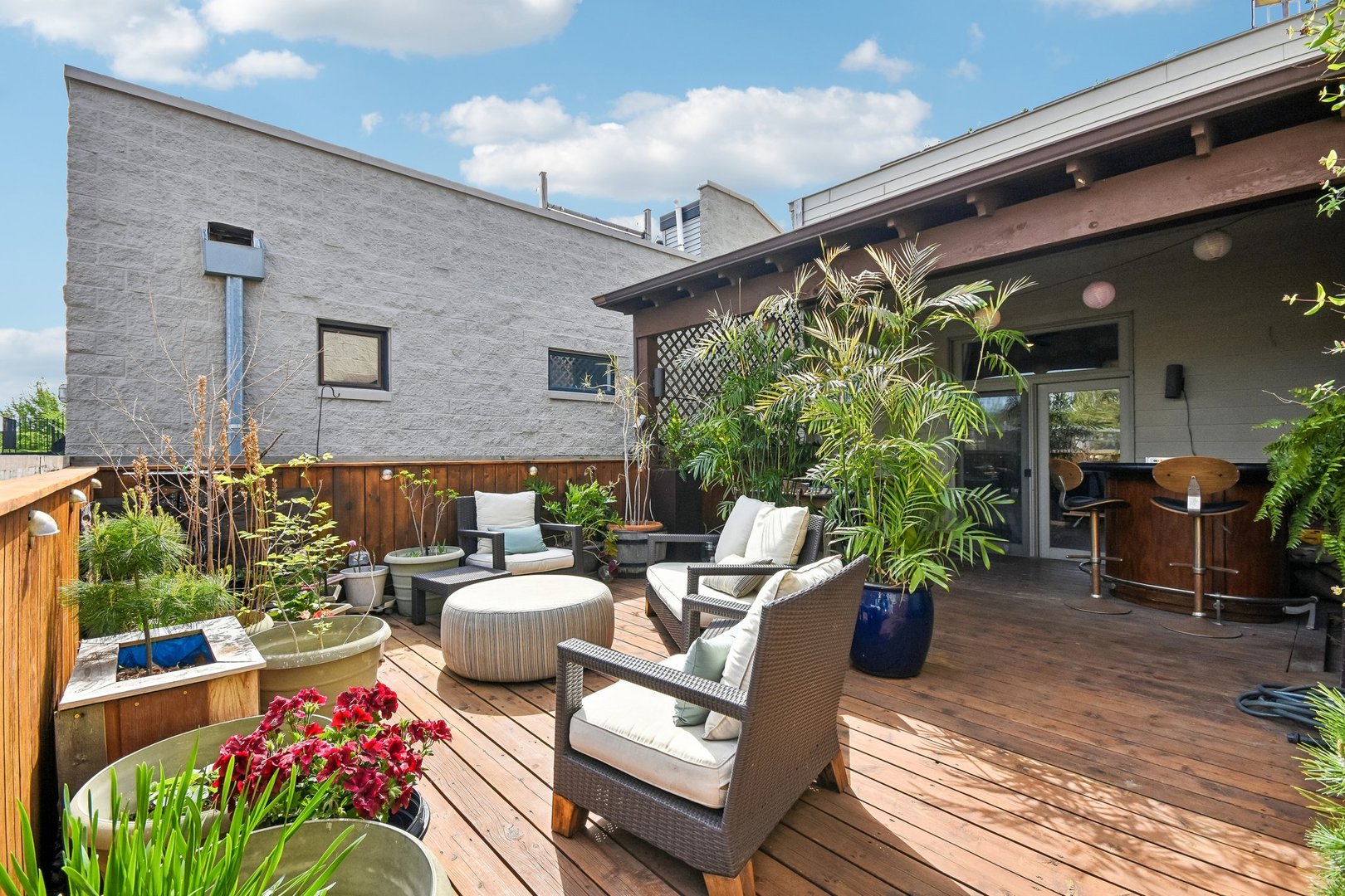 1326 W Grenshaw Street Unit: 3