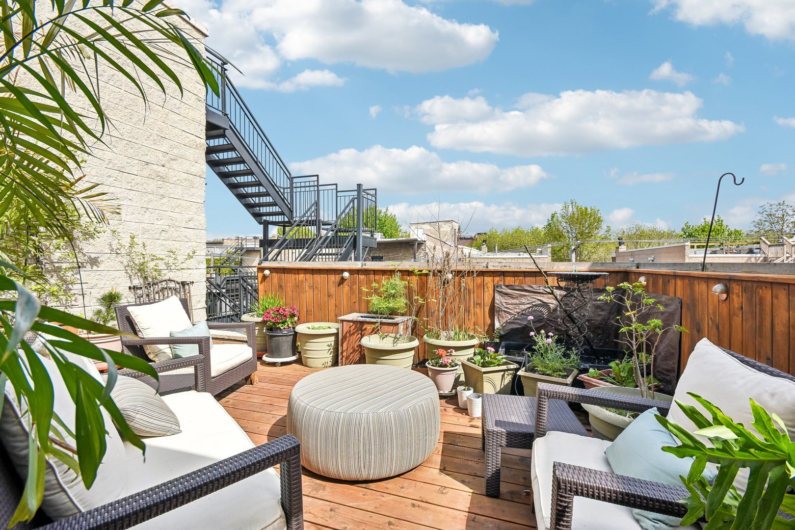 1326 W Grenshaw Street Unit: 3