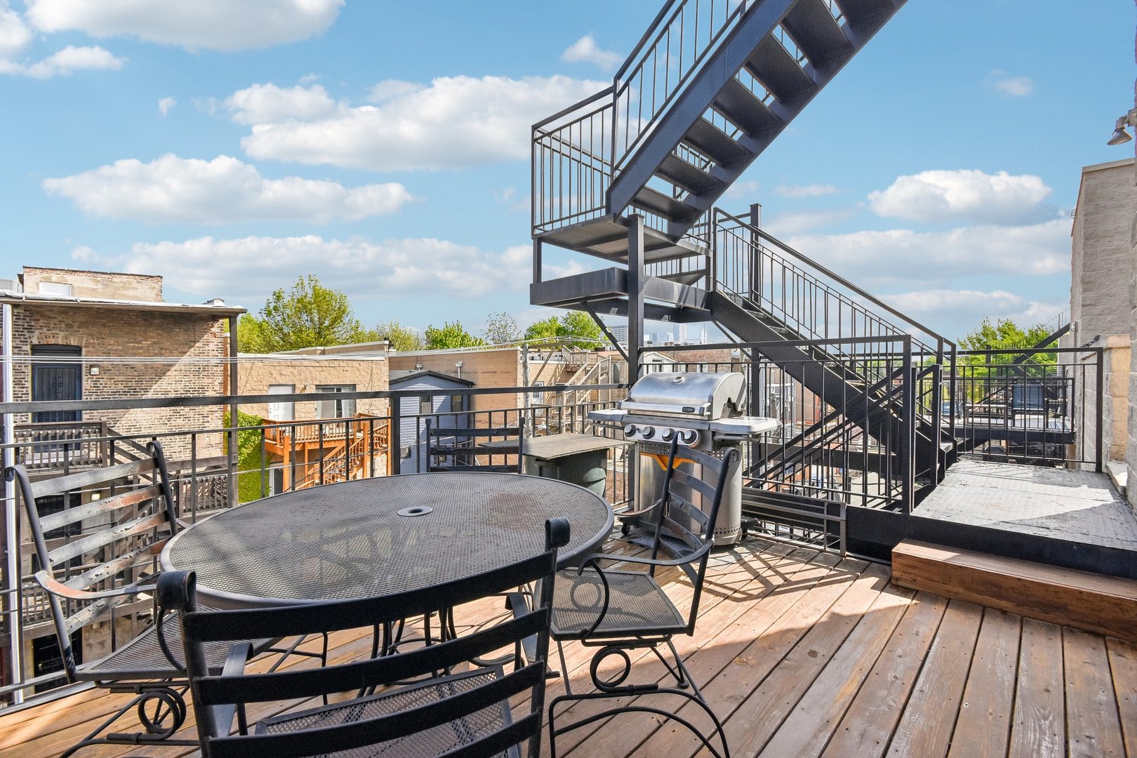 1326 W Grenshaw Street Unit: 3
