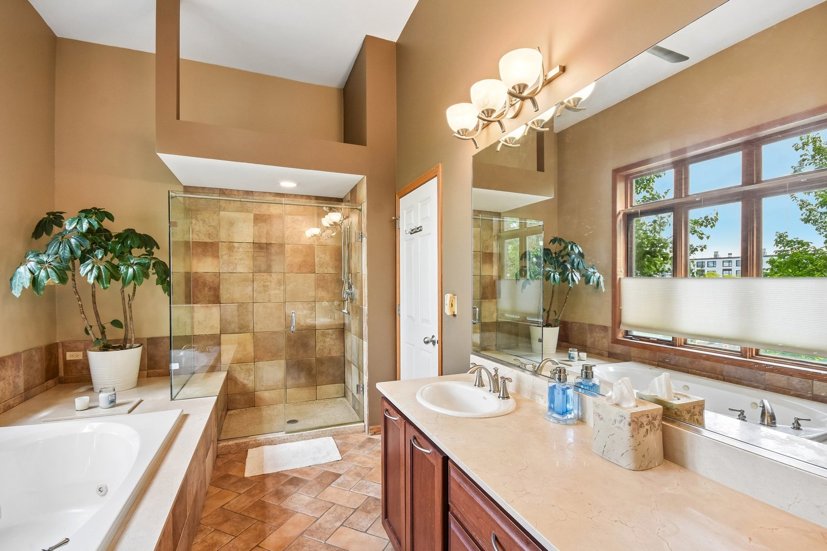 1326 W Grenshaw Street Unit: 3
