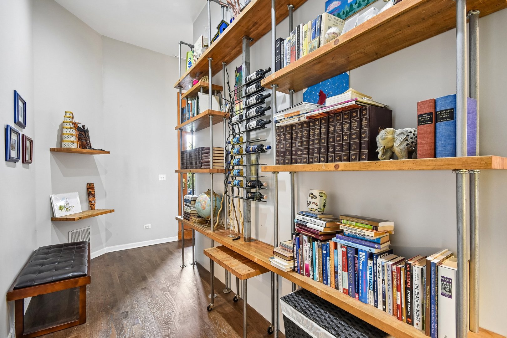 1326 W Grenshaw Street Unit: 3