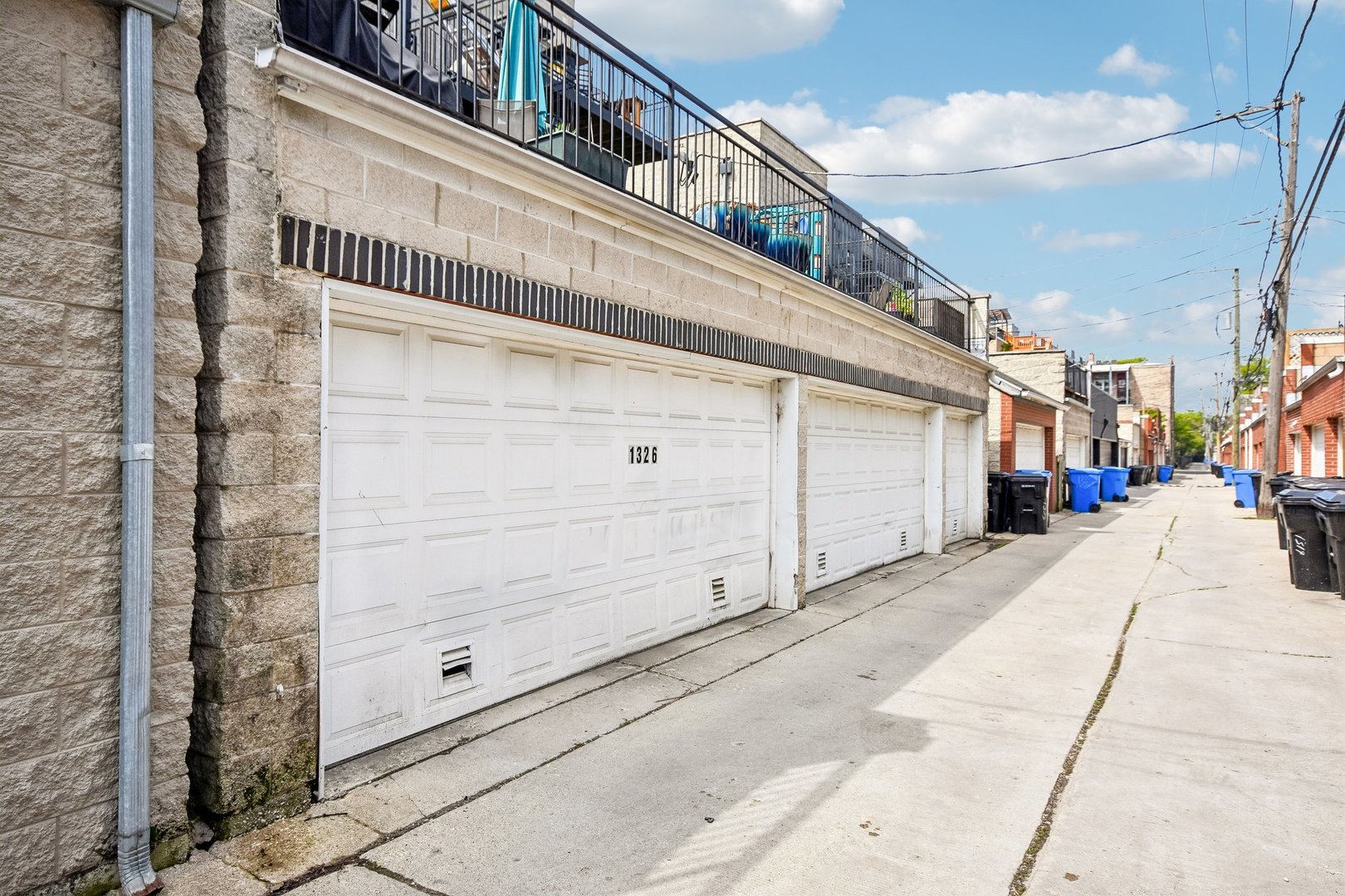 1326 W Grenshaw Street Unit: 3
