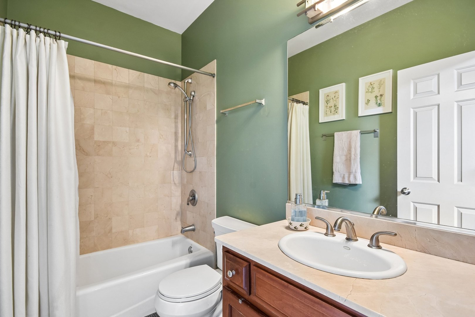1326 W Grenshaw Street Unit: 3