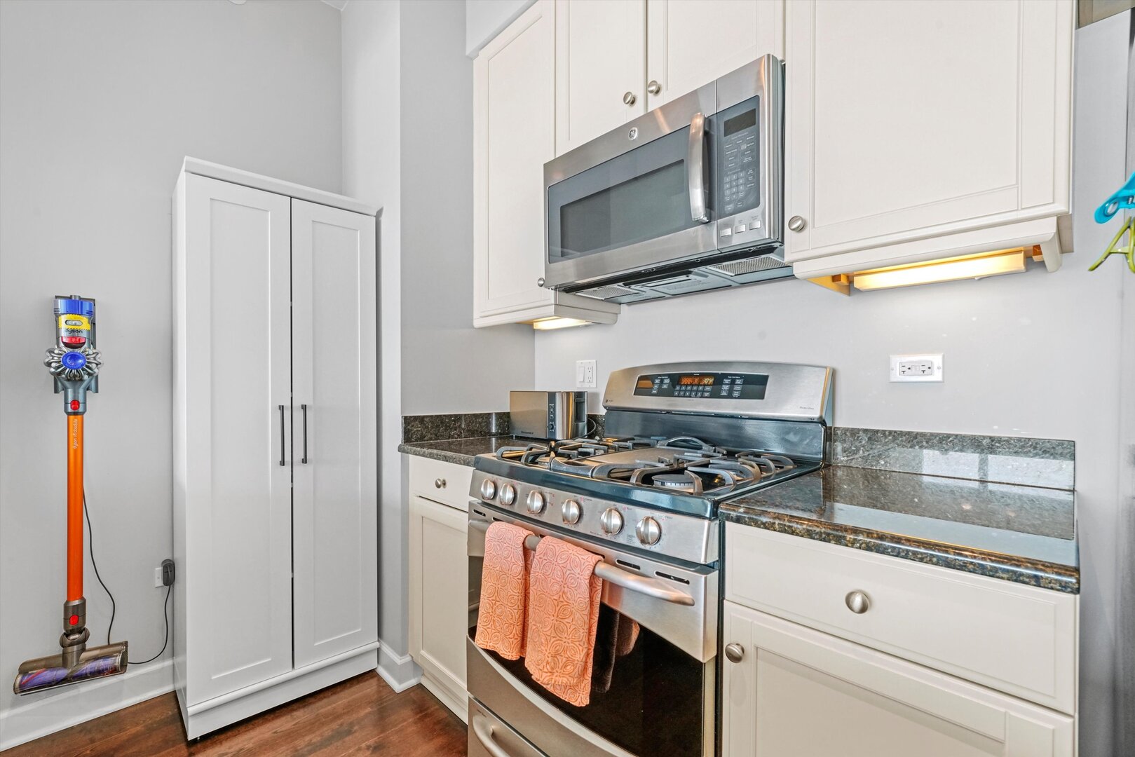 1201 S Prairie Avenue Unit: 3404
