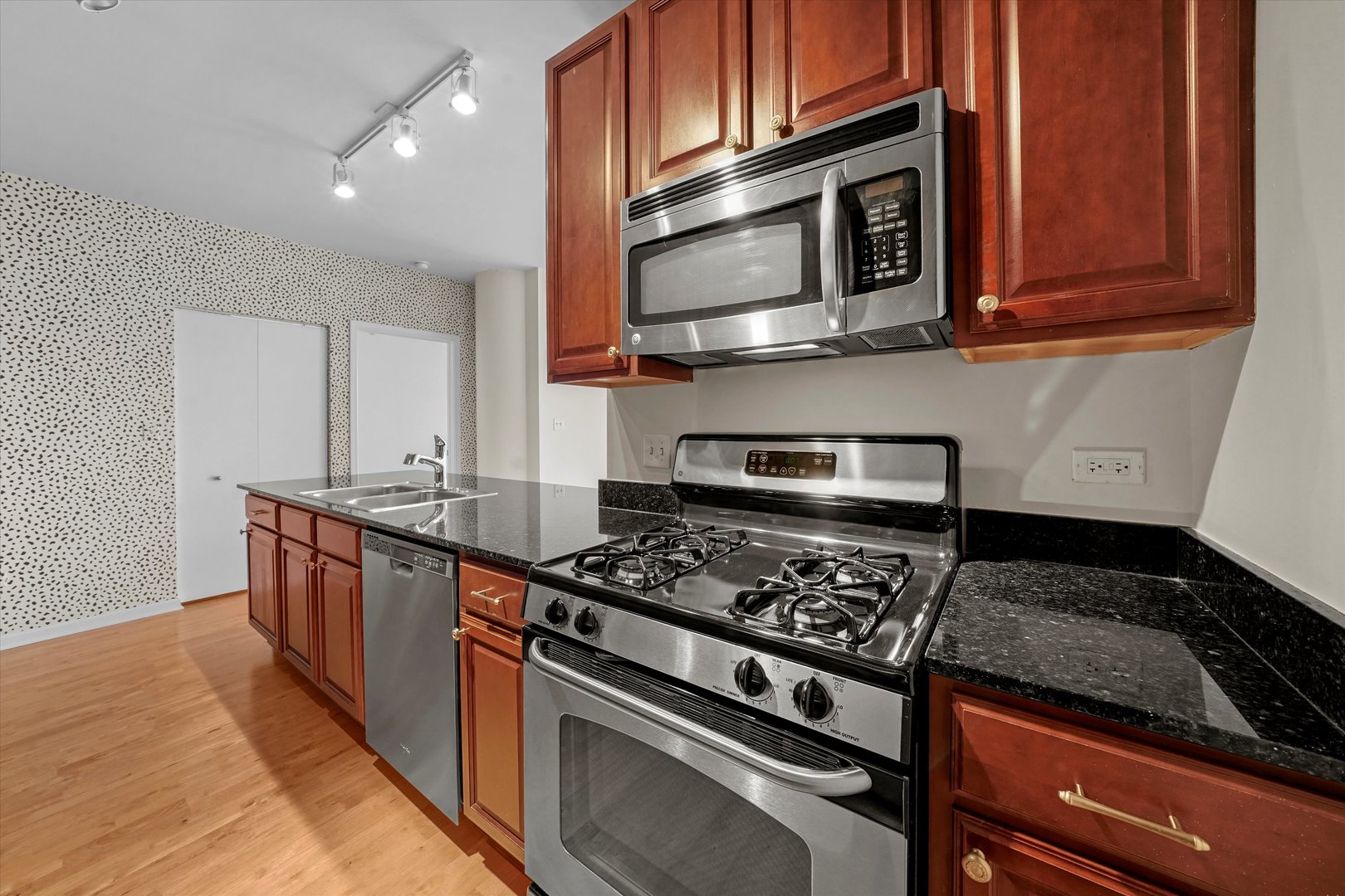 1255 S State Street Unit: 1006