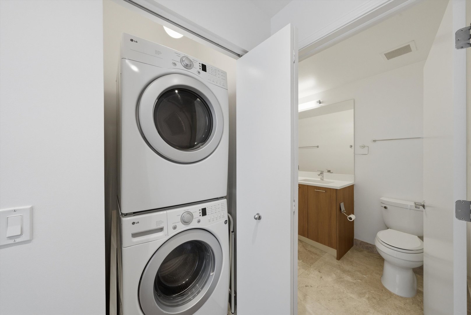 1629 S Prairie Avenue Unit: 2910