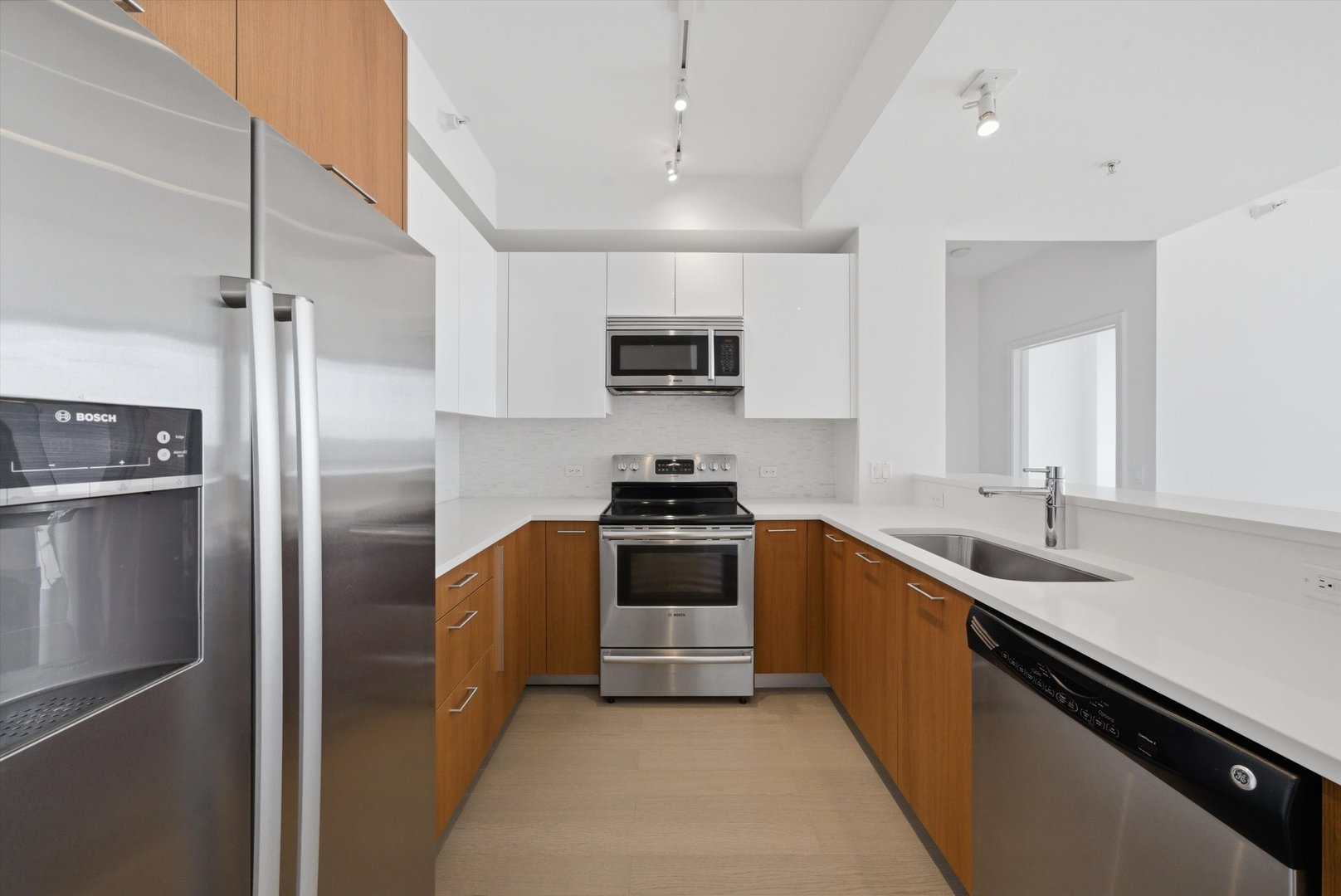 1629 S Prairie Avenue Unit: 2910