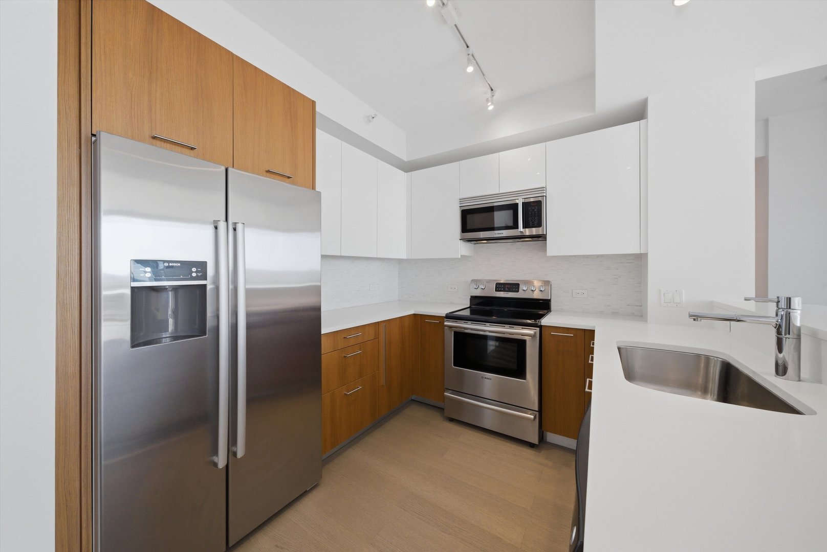 1629 S Prairie Avenue Unit: 2910