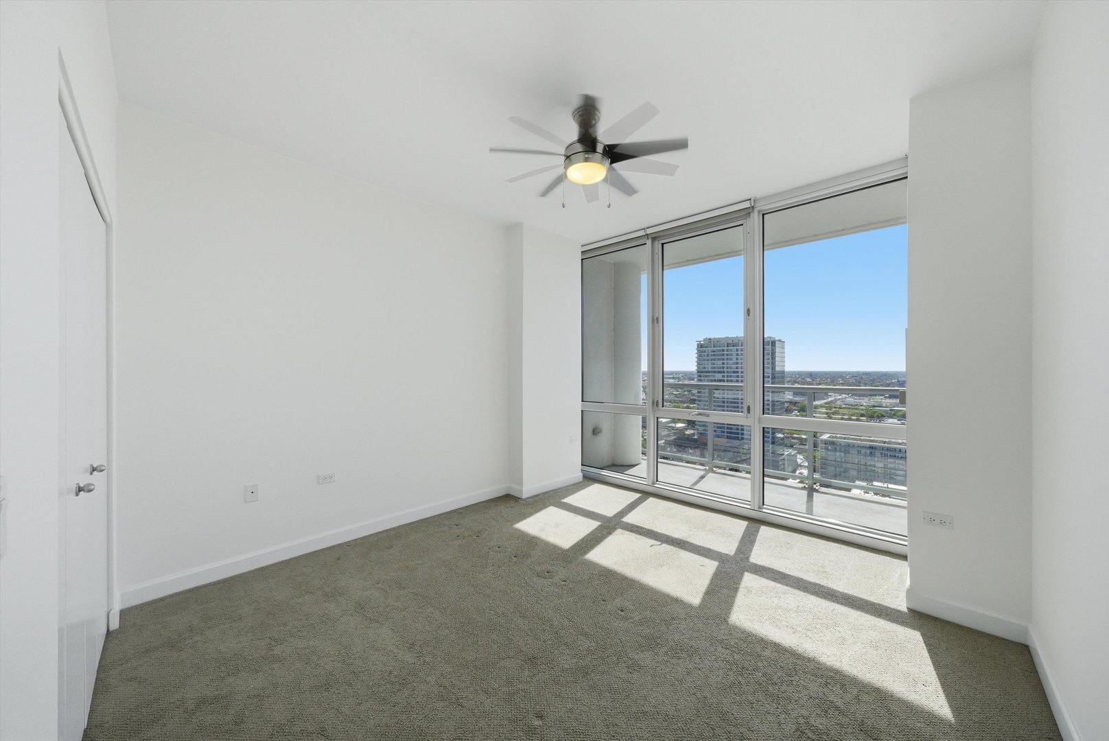 1629 S Prairie Avenue Unit: 2910