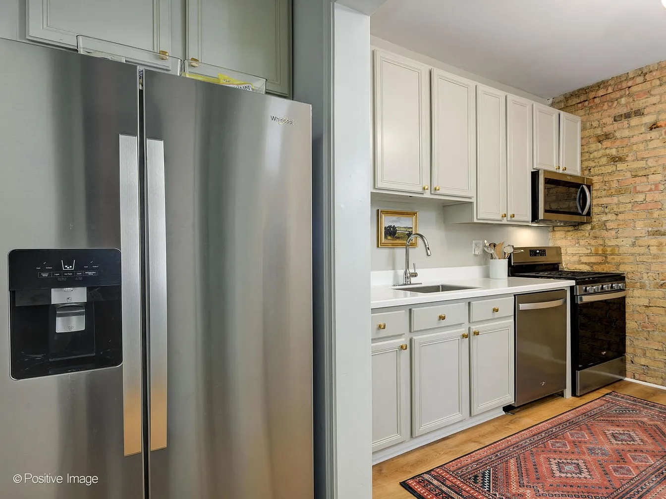 3503 N Lakewood Avenue Unit: 2