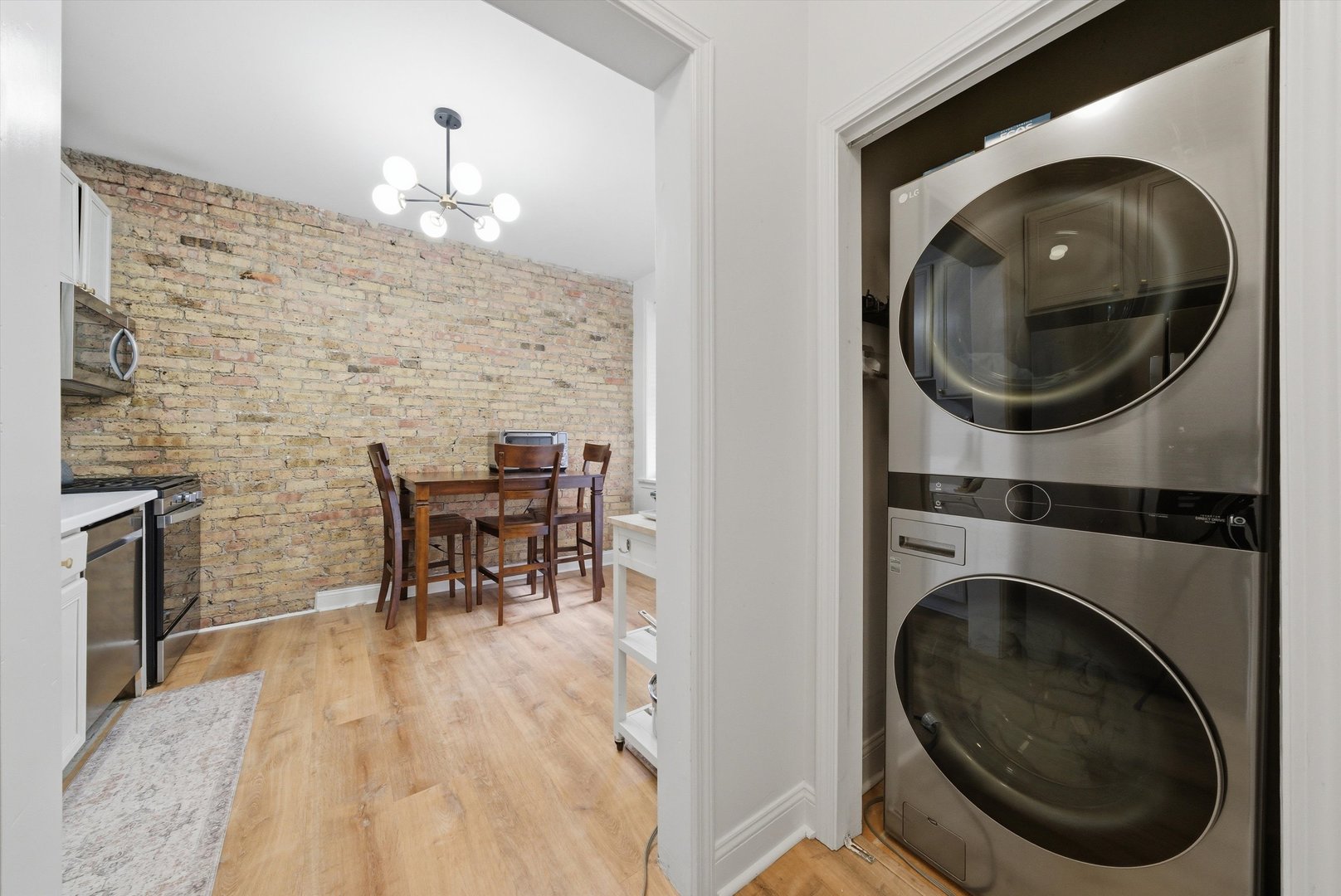 3503 N Lakewood Avenue Unit: 2