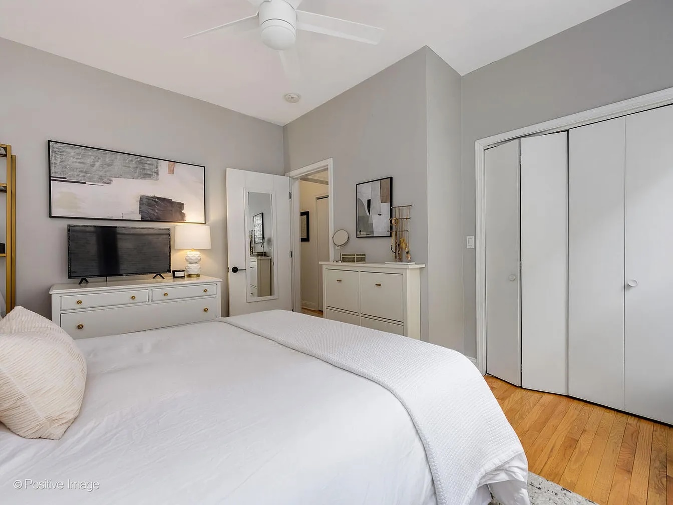 3503 N Lakewood Avenue Unit: 2