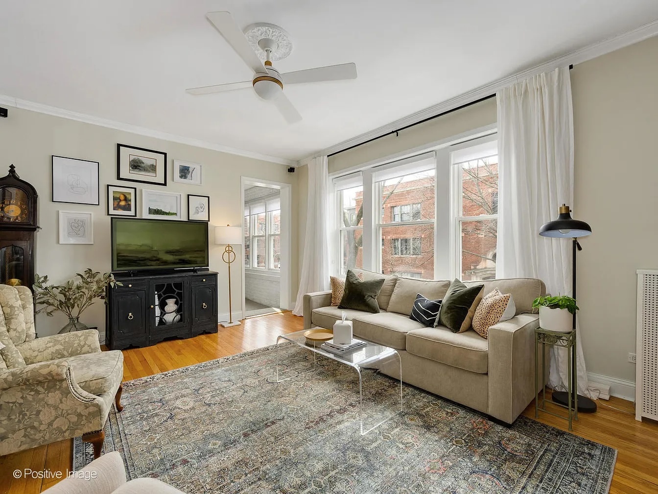 3503 N Lakewood Avenue Unit: 2