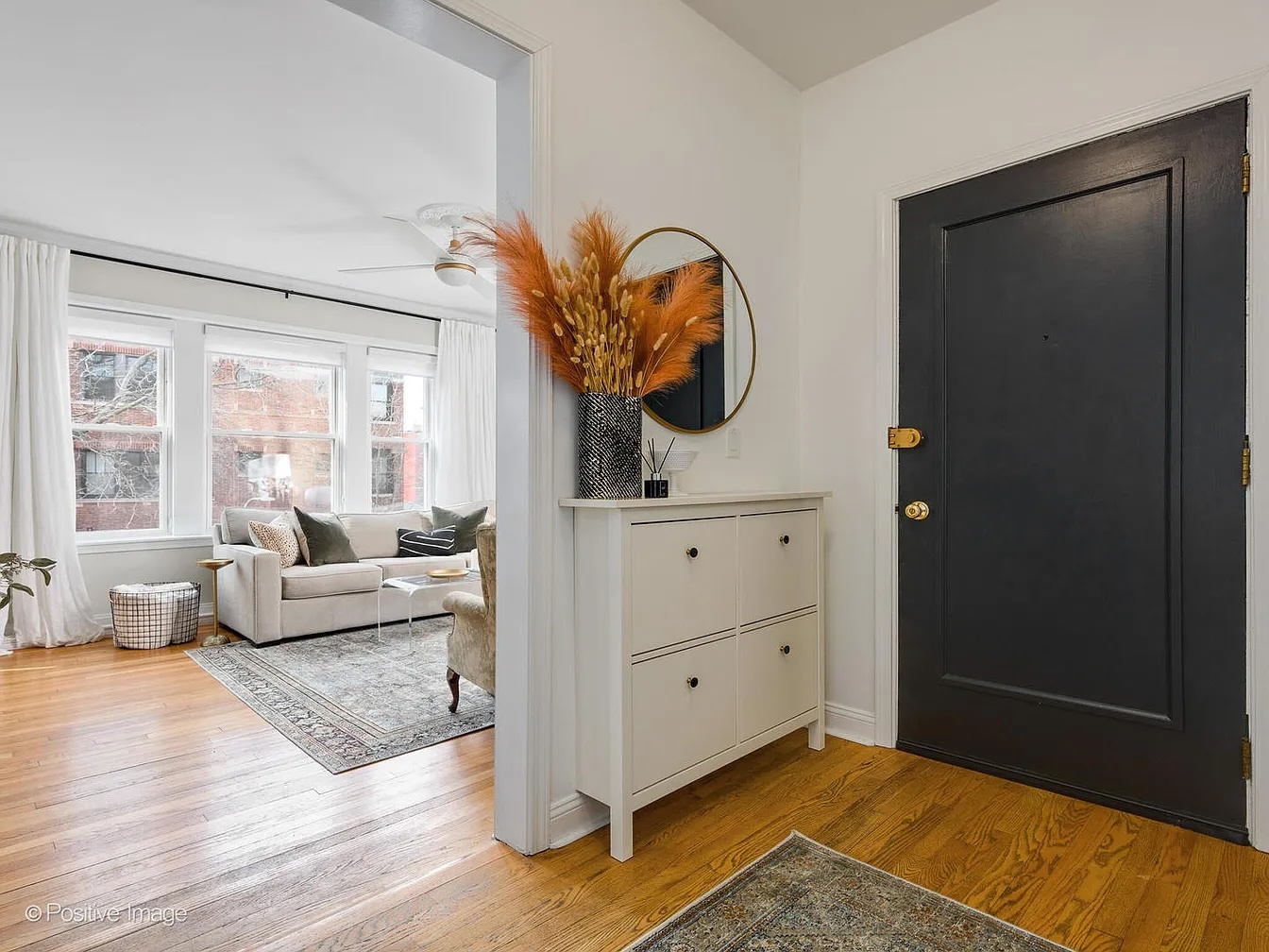 3503 N Lakewood Avenue Unit: 2