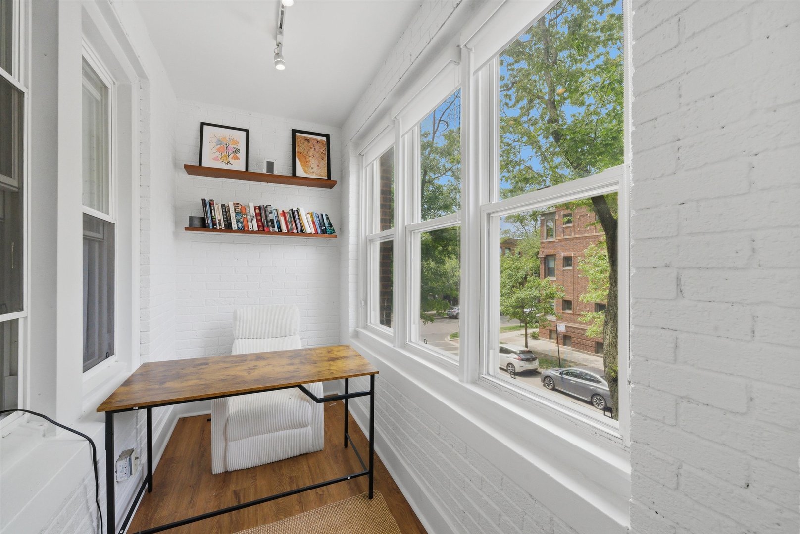 3503 N Lakewood Avenue Unit: 2