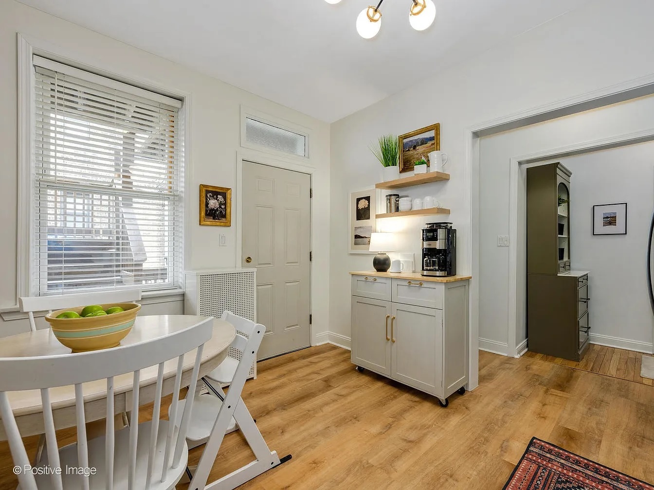 3503 N Lakewood Avenue Unit: 2