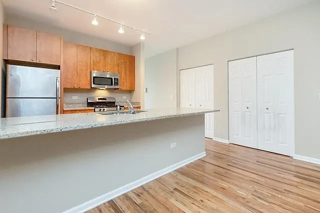 318 E 25th Street E Unit: 2E