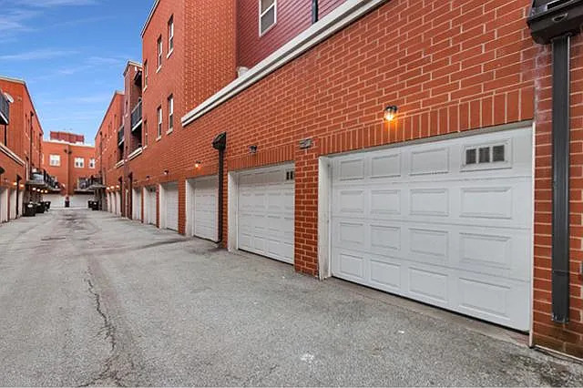318 E 25th Street E Unit: 2E