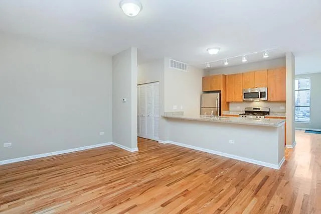 318 E 25th Street E Unit: 2E