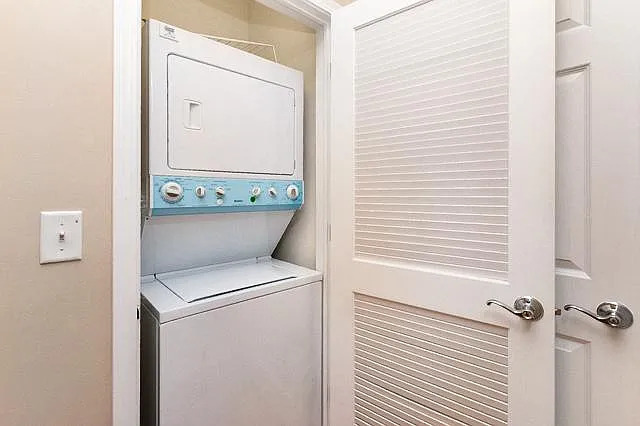 318 E 25th Street E Unit: 2E