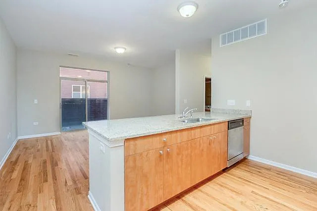 318 E 25th Street E Unit: 2E