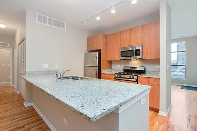 318 E 25th Street E Unit: 2E