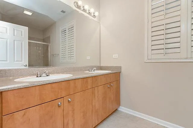 318 E 25th Street E Unit: 2E