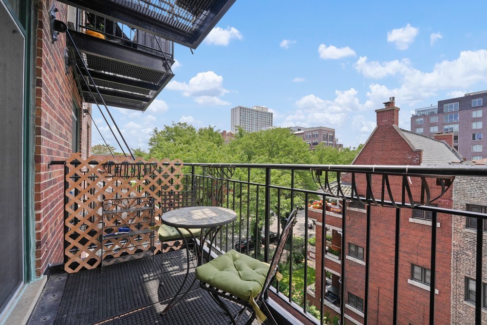 3900 N Pine Grove Avenue Unit: 503