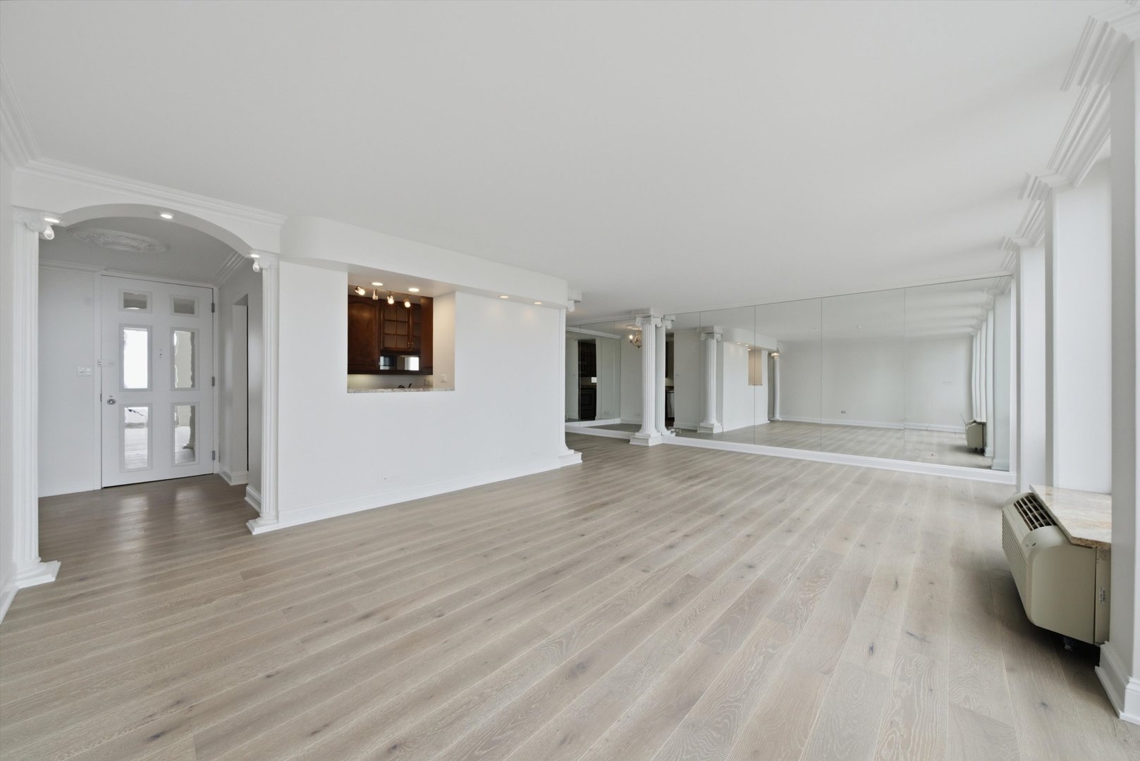 111 E Chestnut Street Unit: 38F