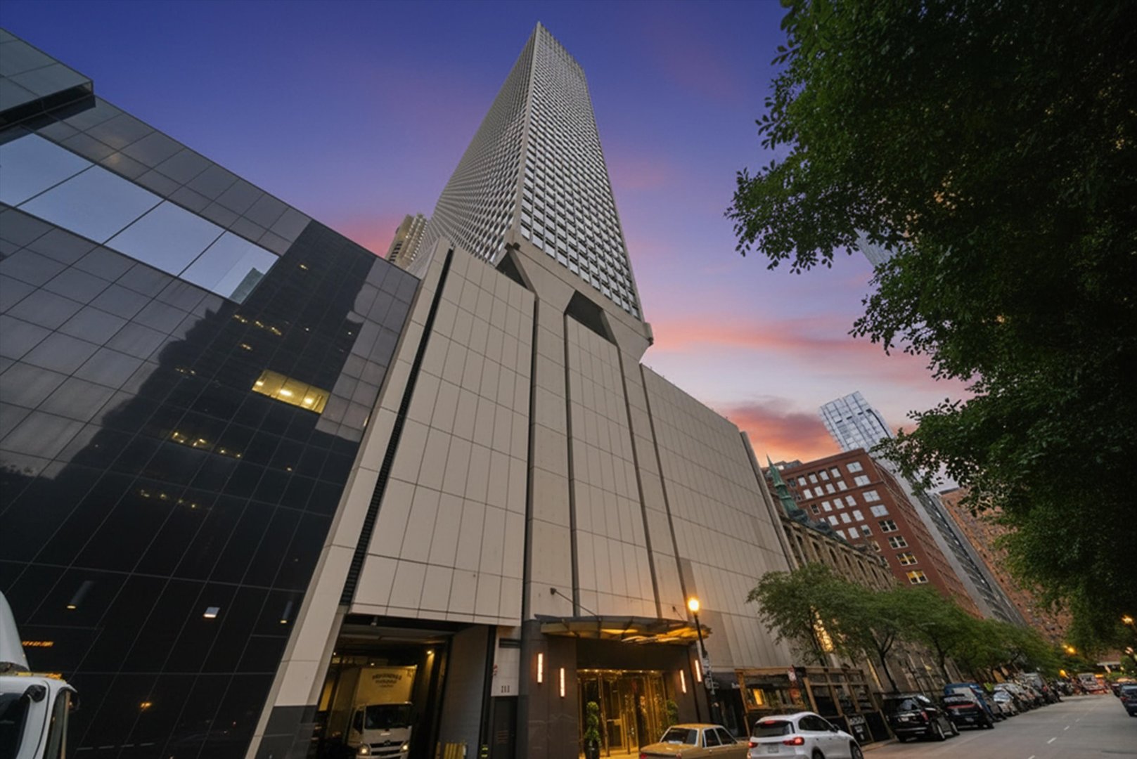 111 E Chestnut Street Unit: 38F